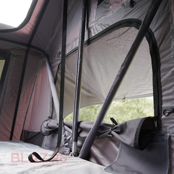 A doua imagine a Cort plafon auto Overlander Explorer 193 cm cu Sky Roof